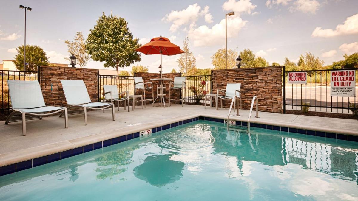 Best Western Plus Atrium Inn & Suites - image 4