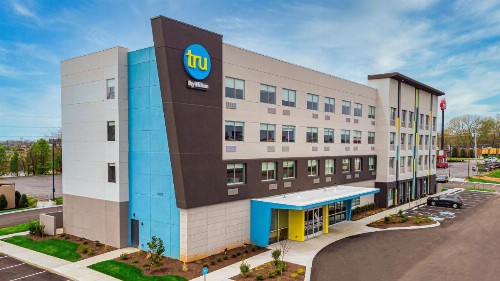 TRU By Hilton Clarksville - image 1