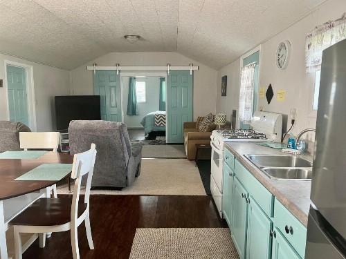 Seaway Slips Waterfront Cottages - image 35