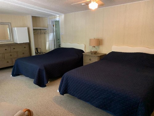 West Winds Motel & Cottages - image 15