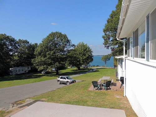 West Winds Motel & Cottages - image 18