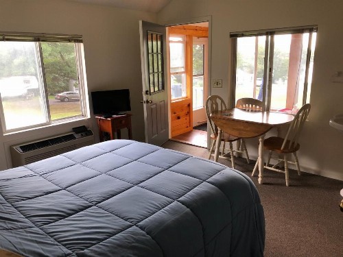 West Winds Motel & Cottages - image 28