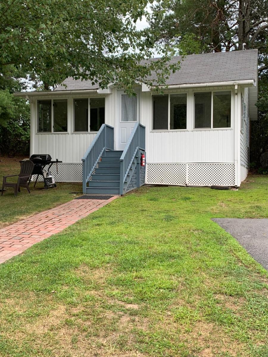 West Winds Motel & Cottages - image 3