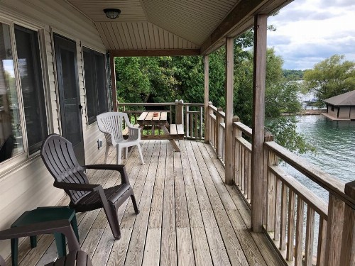 West Winds Motel & Cottages - image 4