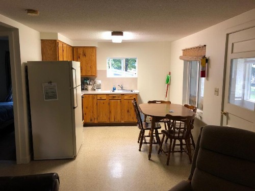 West Winds Motel & Cottages - image 40
