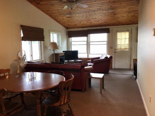 West Winds Motel & Cottages - image 43