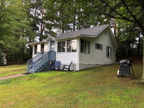 West Winds Motel & Cottages - image 7