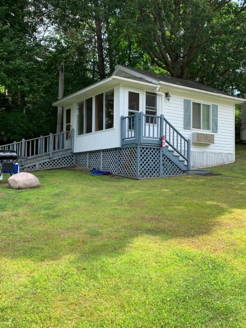West Winds Motel & Cottages - image 8