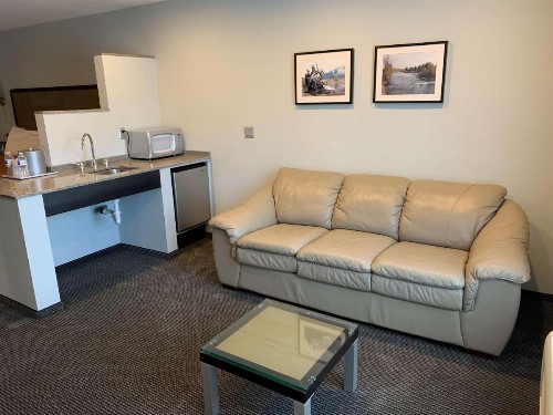 Best Western Snowcap Lodge - image 10