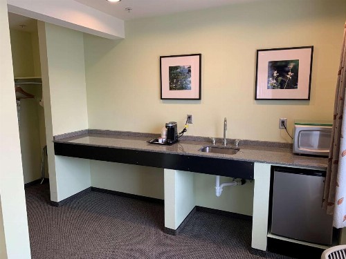 Best Western Snowcap Lodge - image 32