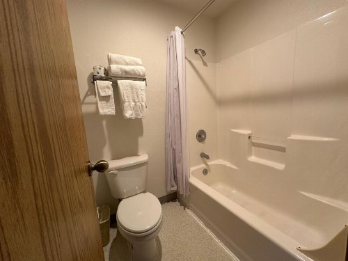 Timber Lodge Inn - image 10