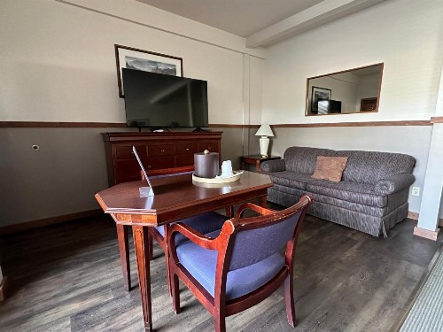 Timber Lodge Inn - image 13