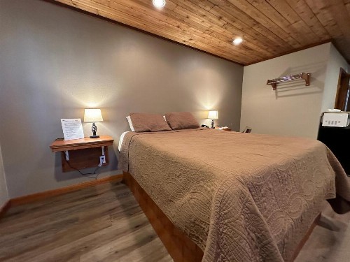 Timber Lodge Inn - image 21