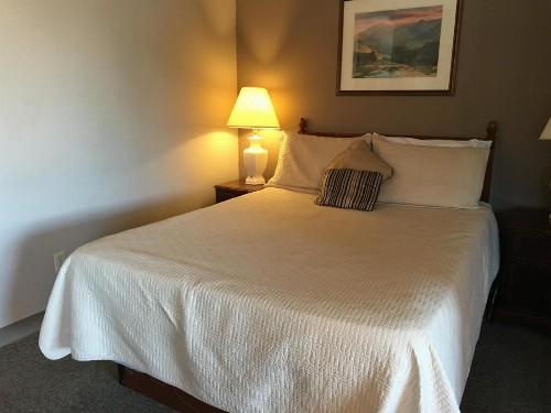 Timber Lodge Inn - image 25