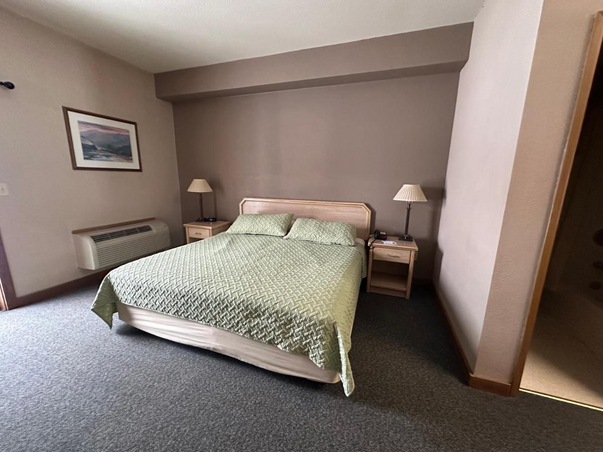 Timber Lodge Inn - image 3