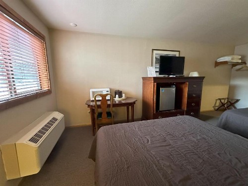 Timber Lodge Inn - image 42