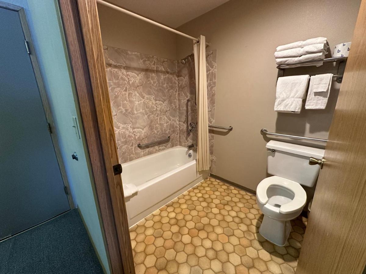 Timber Lodge Inn - image 5