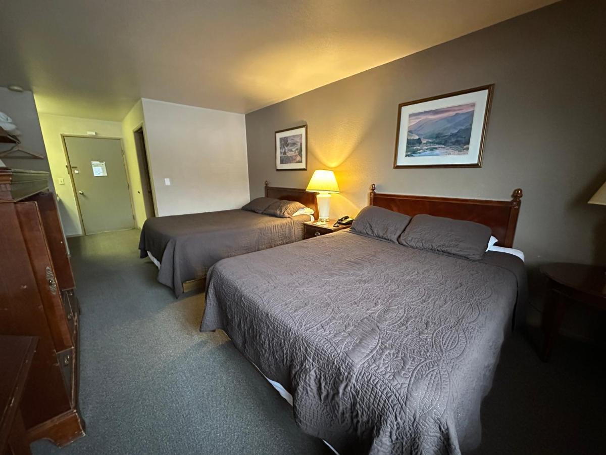 Timber Lodge Inn - image 6