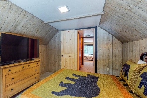 Creekside Cabin - image 10