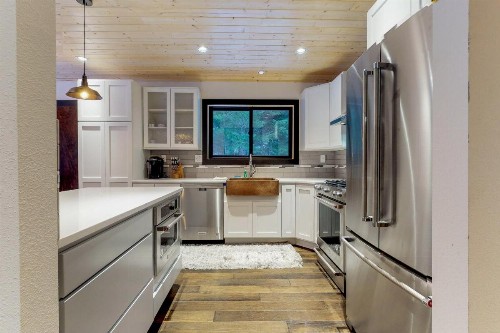 Creekside Cabin - image 11