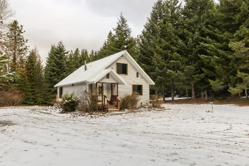 Creekside Cabin - image 6