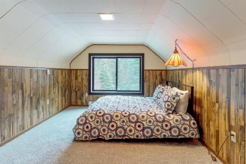 Creekside Cabin - image 8