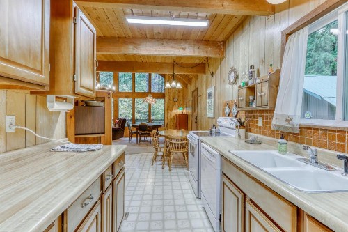 Yakima River Cabin - image 11