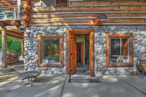 Cozy Easton Cabin with Wenatchee Natl Forest Views!