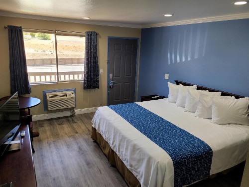 Travelodge by Wyndham Clearlake - image 2