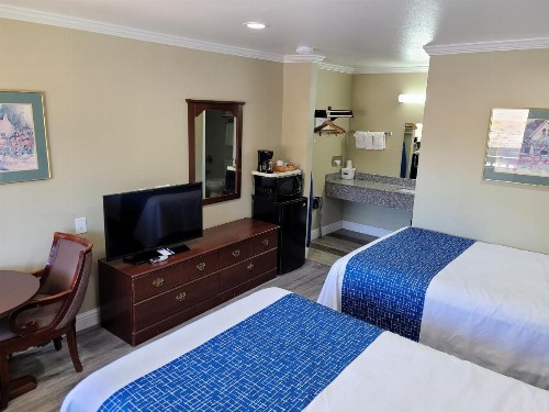 Travelodge by Wyndham Clearlake - image 3