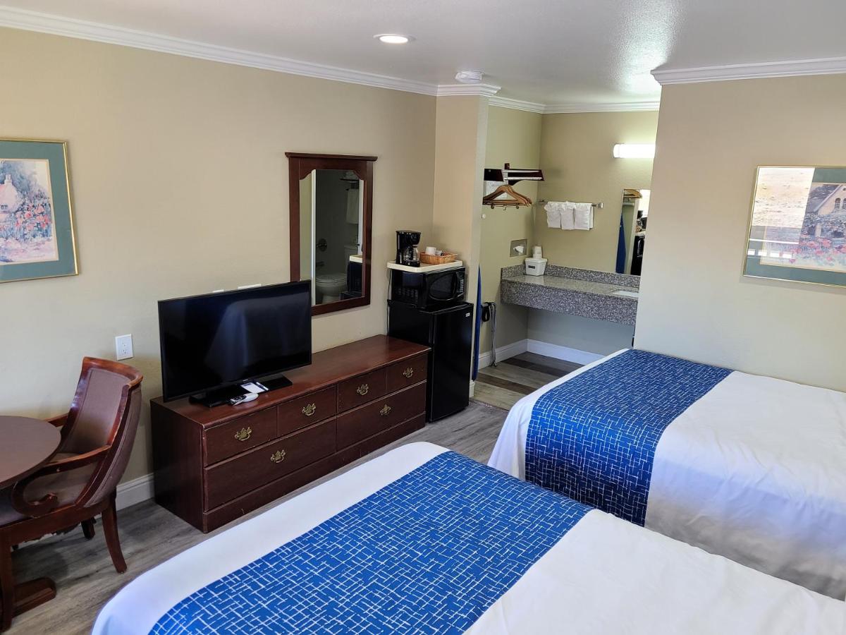 Travelodge by Wyndham Clearlake - image 3