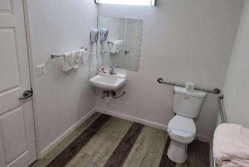 Travelodge by Wyndham Clearlake - image 48