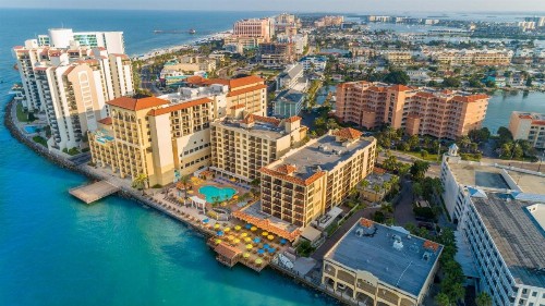 Holiday Inn Hotel & Suites Clearwater Beach an IHG Hotel