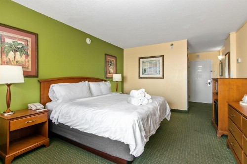 Holiday Inn Hotel & Suites Clearwater Beach an IHG Hotel - image 13
