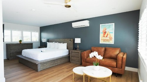 Sands Point Motel - image 1