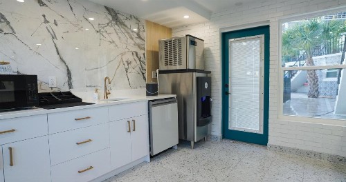 Sands Point Motel - image 30