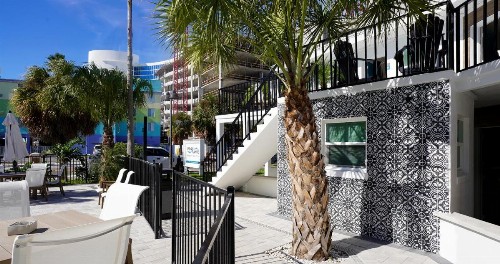 Sands Point Motel - image 33