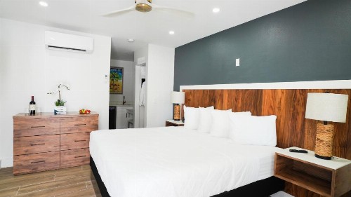 Sands Point Motel - image 49