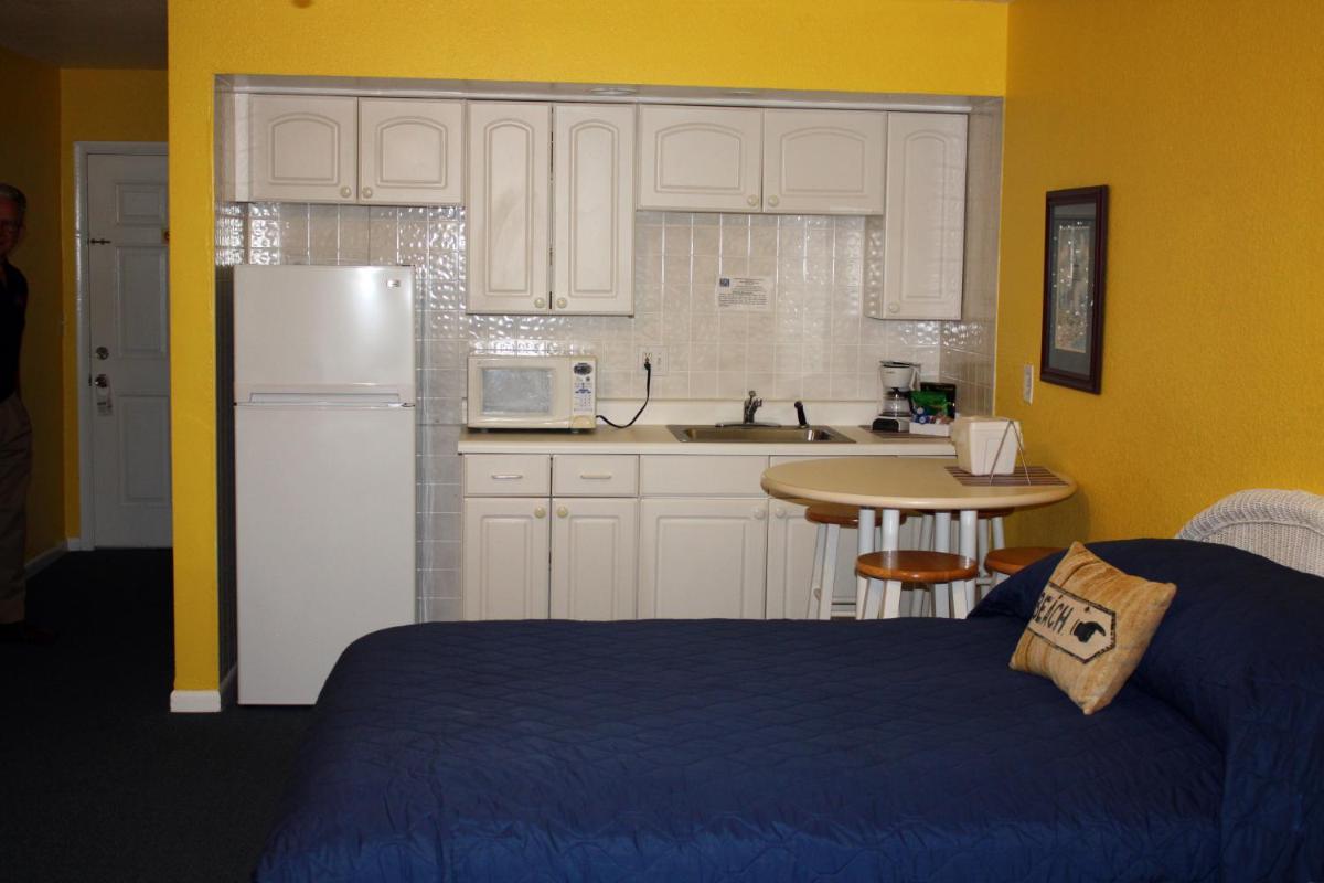 Barefoot Bay Resort Motel - image 6