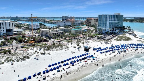 Pelican Pointe Hotel