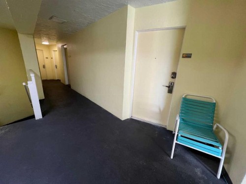Pelican Pointe Hotel - image 12