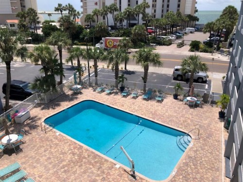 Pelican Pointe Hotel - image 20