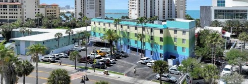Pelican Pointe Hotel - image 21