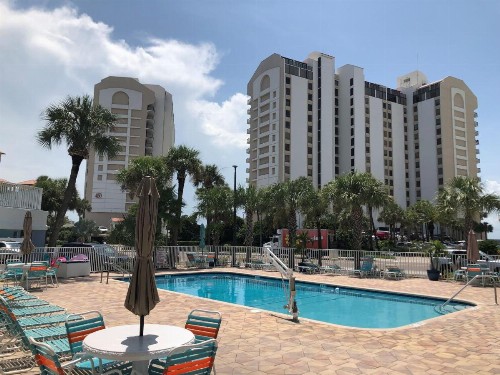 Pelican Pointe Hotel - image 23