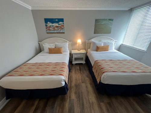 Pelican Pointe Hotel - image 31
