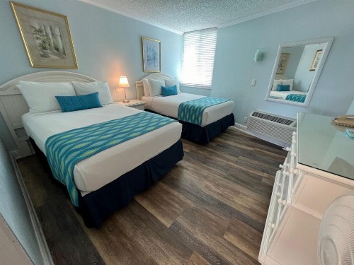 Pelican Pointe Hotel - image 33