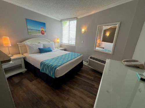 Pelican Pointe Hotel - image 39