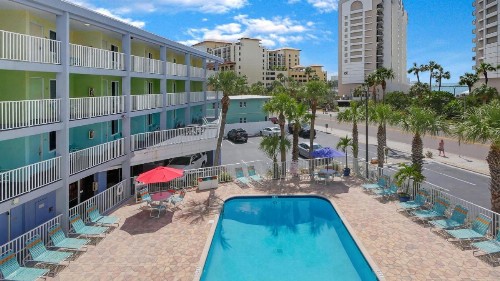 Pelican Pointe Hotel - image 47