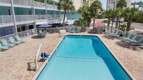 Pelican Pointe Hotel - image 48