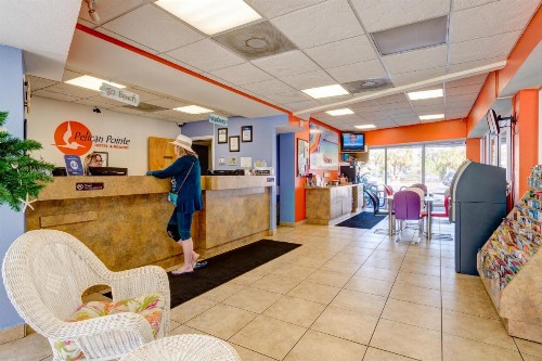 Pelican Pointe Hotel - image 5